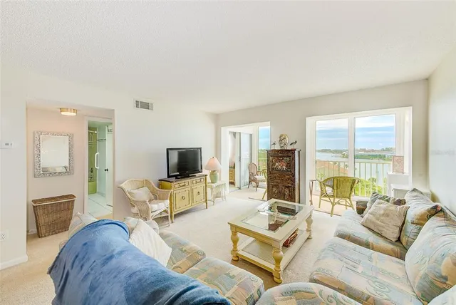 $2,000 | 10216 Regal Drive, Unit 705, Largo, FL 33774