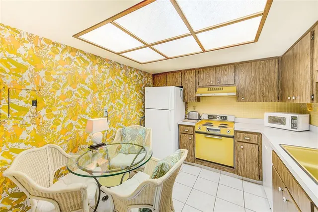 $2,000 | 10216 Regal Drive, Unit 705, Largo, FL 33774