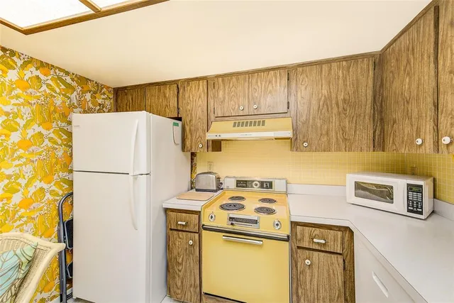 $2,000 | 10216 Regal Drive, Unit 705, Largo, FL 33774