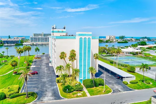 $2,000 | 10216 Regal Drive, Unit 705, Largo, FL 33774