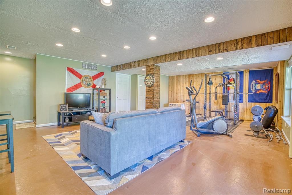 9045 Antcliff Road Howell, MI 48855 - Photo 32 of 50
