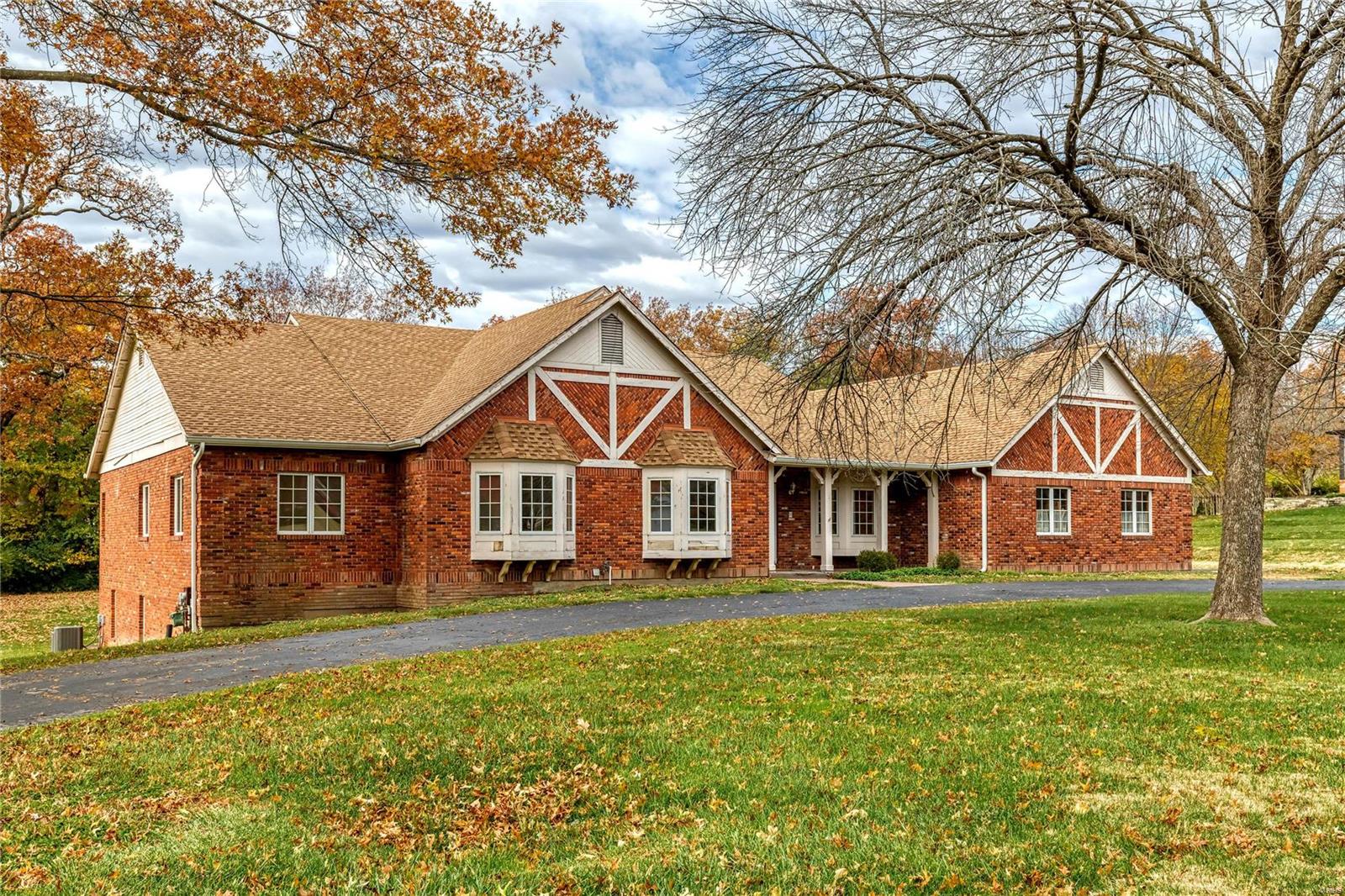 2235 Barnbridge Road Town and Country, MO 63131 - Photo 3 of 70 Gallery Image 3