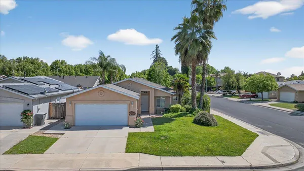 $387,500 | 2335 Golden, Clovis, CA 93611