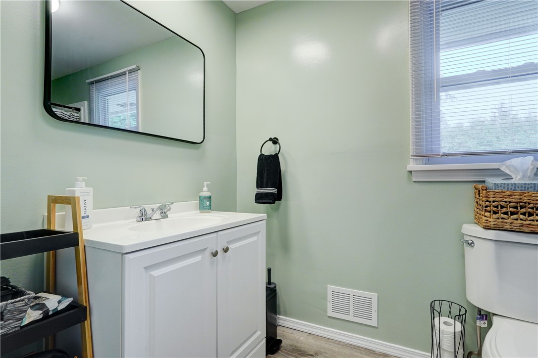 1179 Moseley Road Perinton, NY 14450 - Photo 27 of 32 2nd full bath on 2nd floor