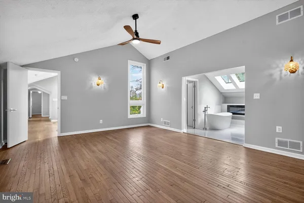 a view of a livingroom with wooden floor and closet