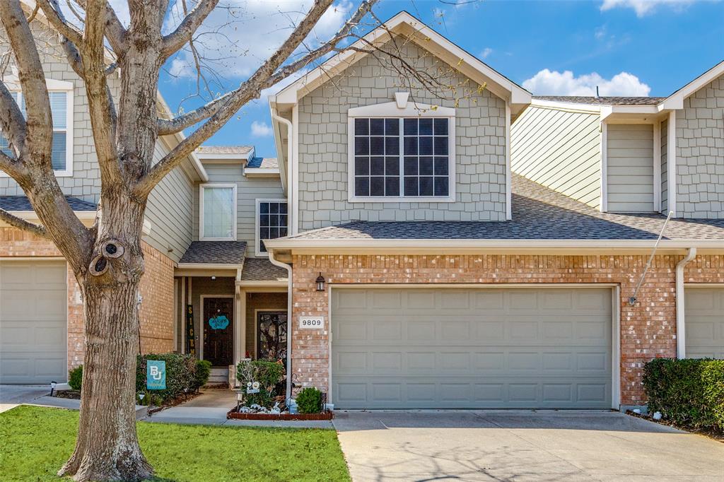 a view of a house with yard and balcony