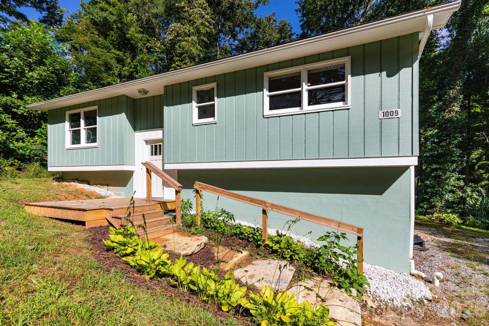 1009 Sharon Ridge Road Fairview, NC 28730 - Photo 2 of 20 Gallery Image 2