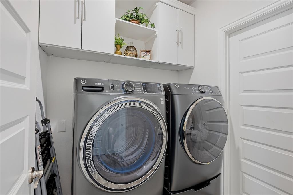 864 Shadow Valley Road Whitesboro, TX 76273 - Photo 30 of 40 Laundry room