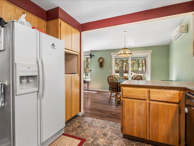 15853 Green Forest Road La Pine, OR 97739 - Photo 10 of 27 10-Kitchen