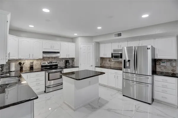 $1,075,000 | 466 Northeast 8th Avenue, Deerfield Beach, FL 33441