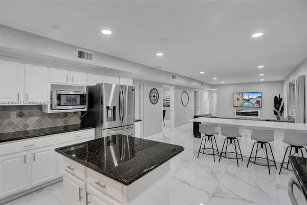 $1,075,000 | 466 Northeast 8th Avenue, Deerfield Beach, FL 33441