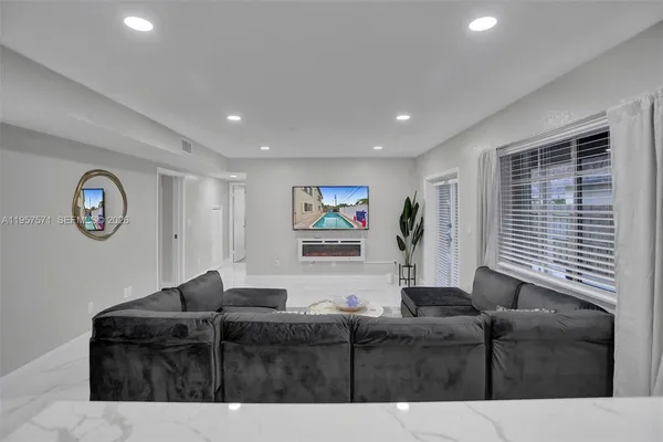$1,075,000 | 466 Northeast 8th Avenue, Deerfield Beach, FL 33441