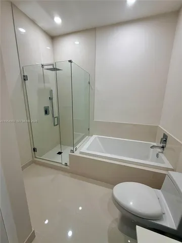 $7,000 | 45 Southwest 9th Street, Unit 4606, Miami, FL 33130