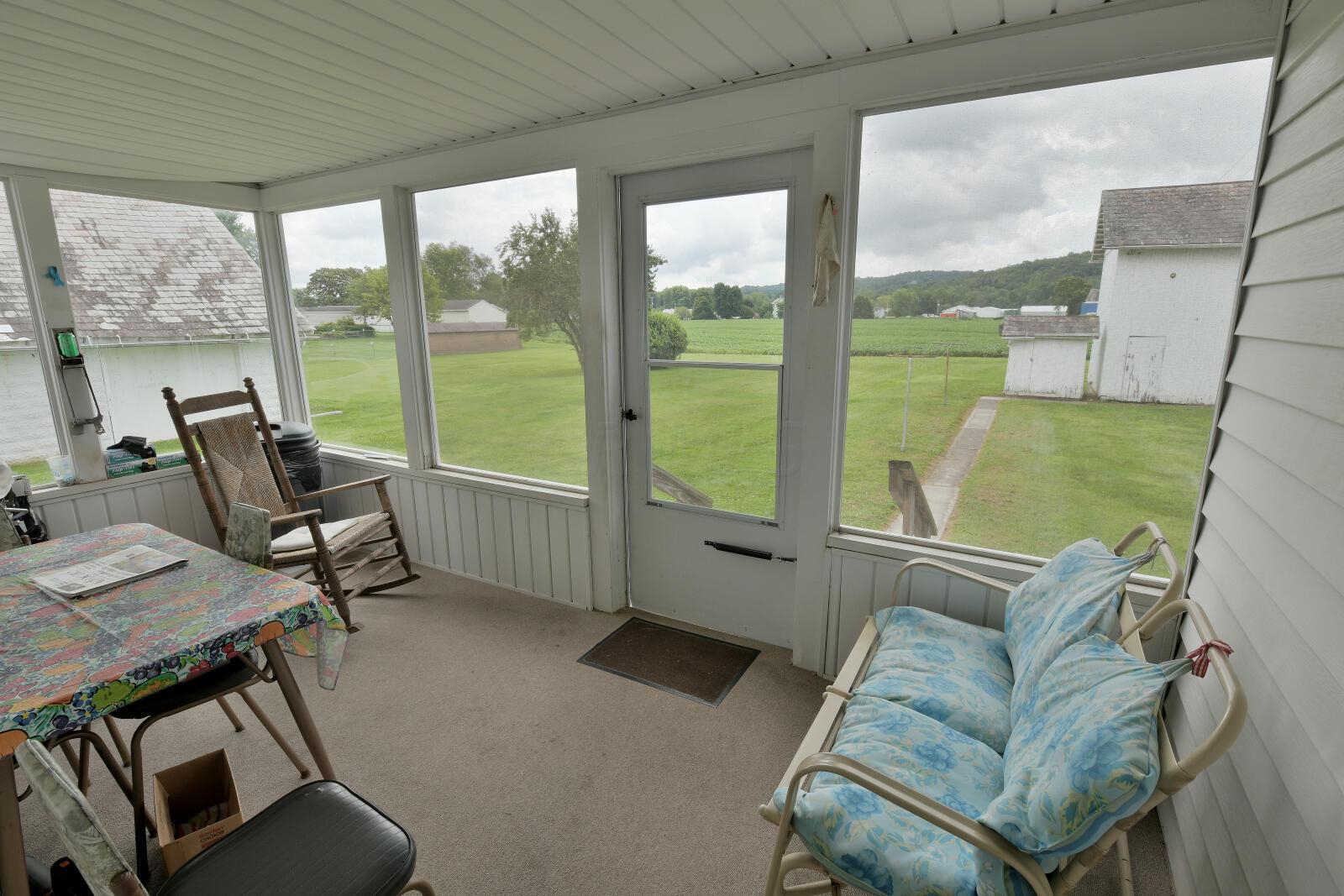 65 Canal Road Frazeysburg, OH 43822 - Photo 4 of 19