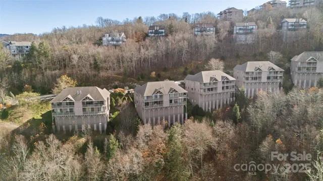 a view of multiple houses with a lake