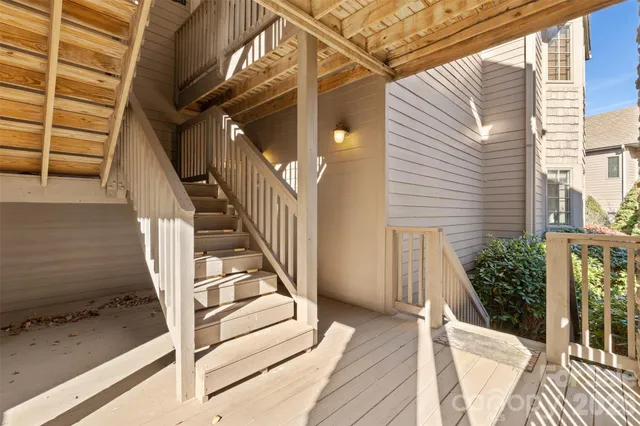 a view of entryway with a front door