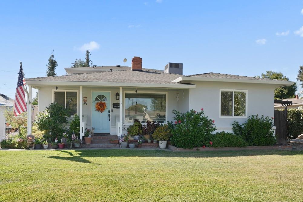 429 Linda Avenue Ripon, CA 95366 - Photo 1 of 1 a front view of a house with garden