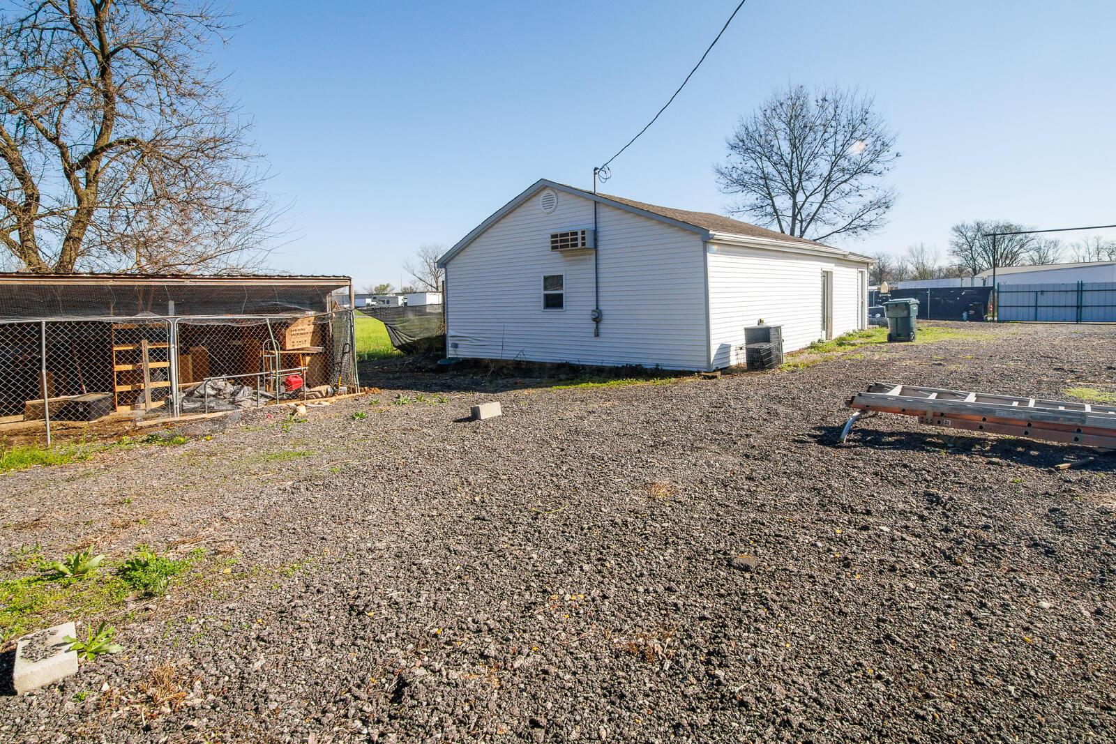 3551 Groveport East Road Columbus, OH 43207 - Photo 6 of 26 3555 Groveport-38b