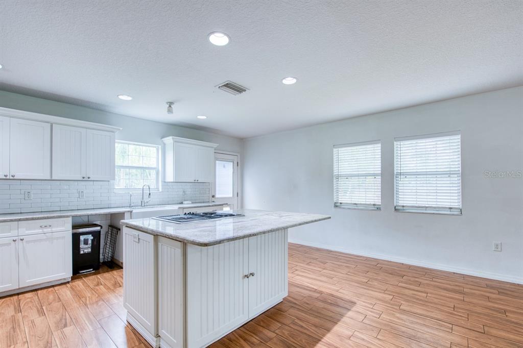 17321 Simmons Road Lutz, FL 33548 - Photo 10 of 40