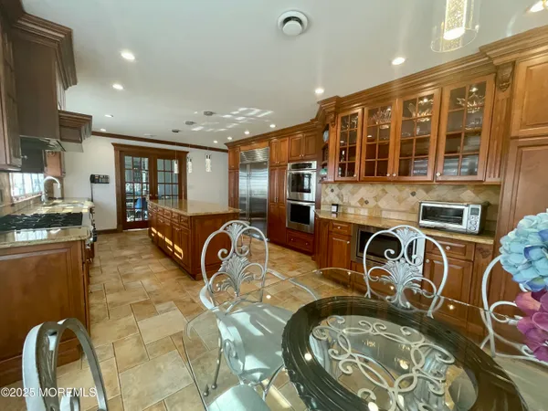 a view of a livingroom with furniture