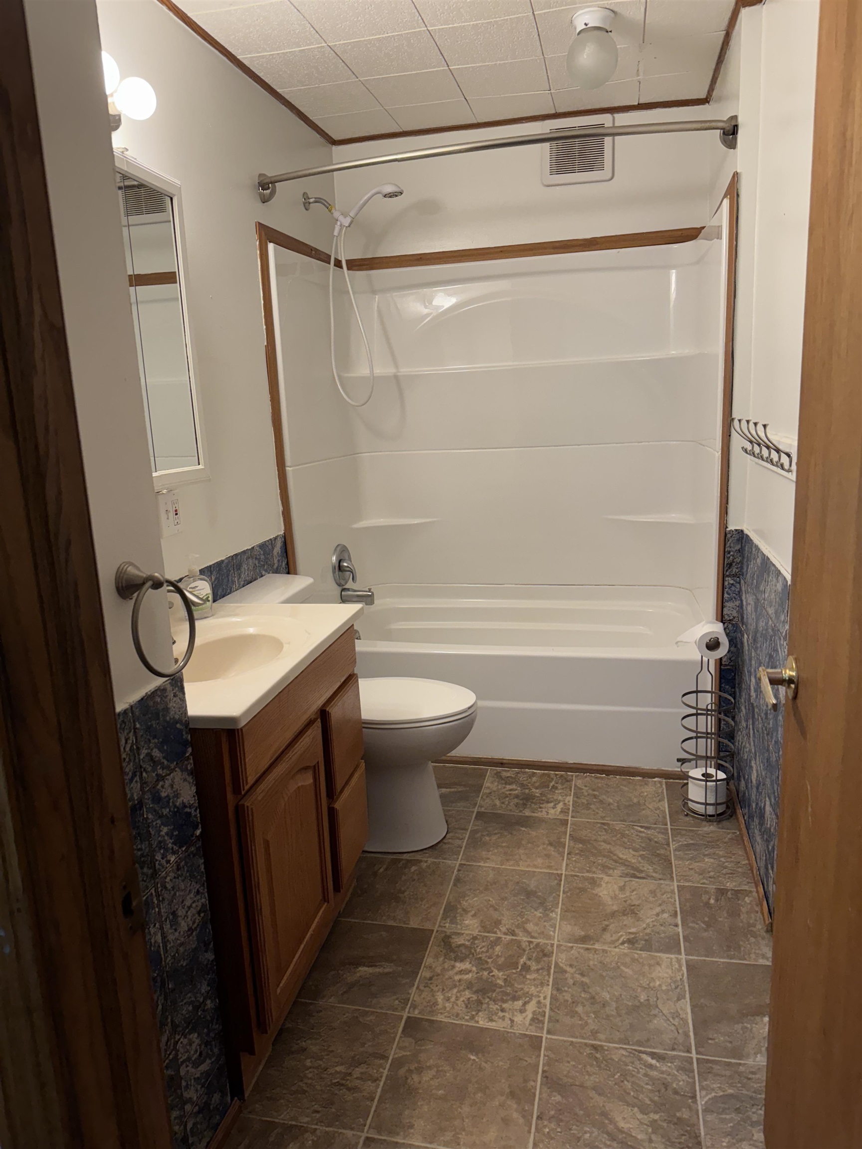 1068 South Graham Road Flint, MI 48532 - Photo 13 of 46