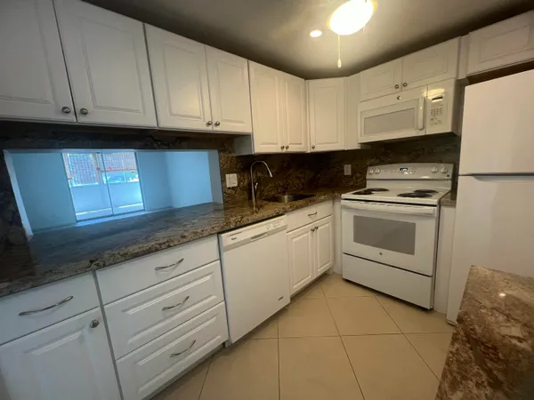 $1,500 | 2615 Northeast 3rd Street, Unit 213, Boynton Beach, FL 33435