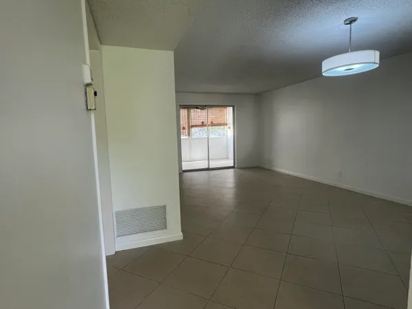 $1,500 | 2615 Northeast 3rd Street, Unit 213, Boynton Beach, FL 33435