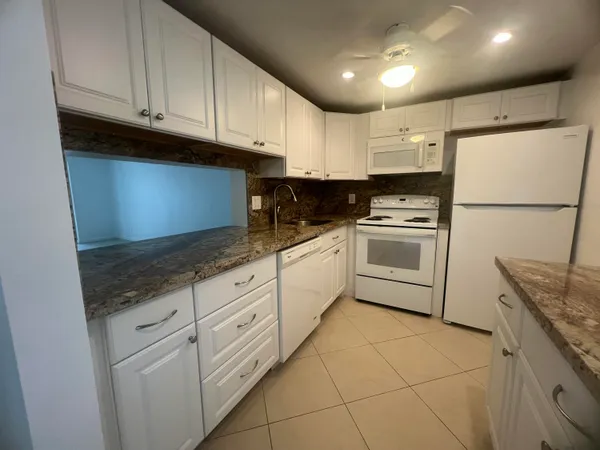 $1,500 | 2615 Northeast 3rd Street, Unit 213, Boynton Beach, FL 33435