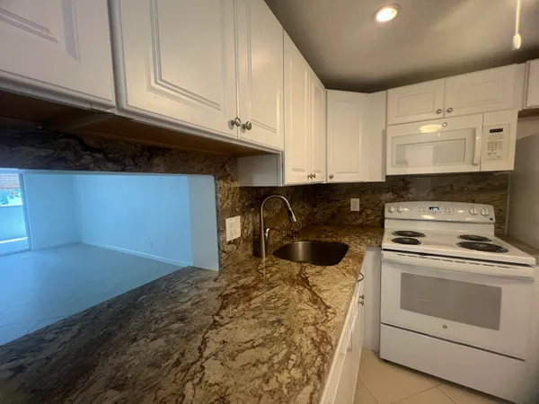 $1,500 | 2615 Northeast 3rd Street, Unit 213, Boynton Beach, FL 33435