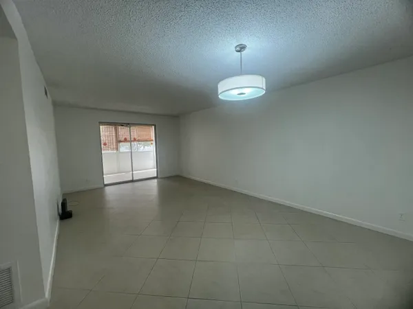 $1,500 | 2615 Northeast 3rd Street, Unit 213, Boynton Beach, FL 33435