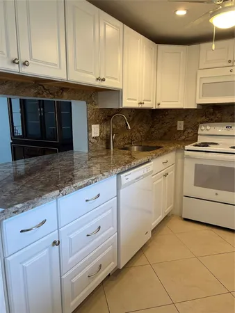 $1,500 | 2615 Northeast 3rd Street, Unit 213, Boynton Beach, FL 33435