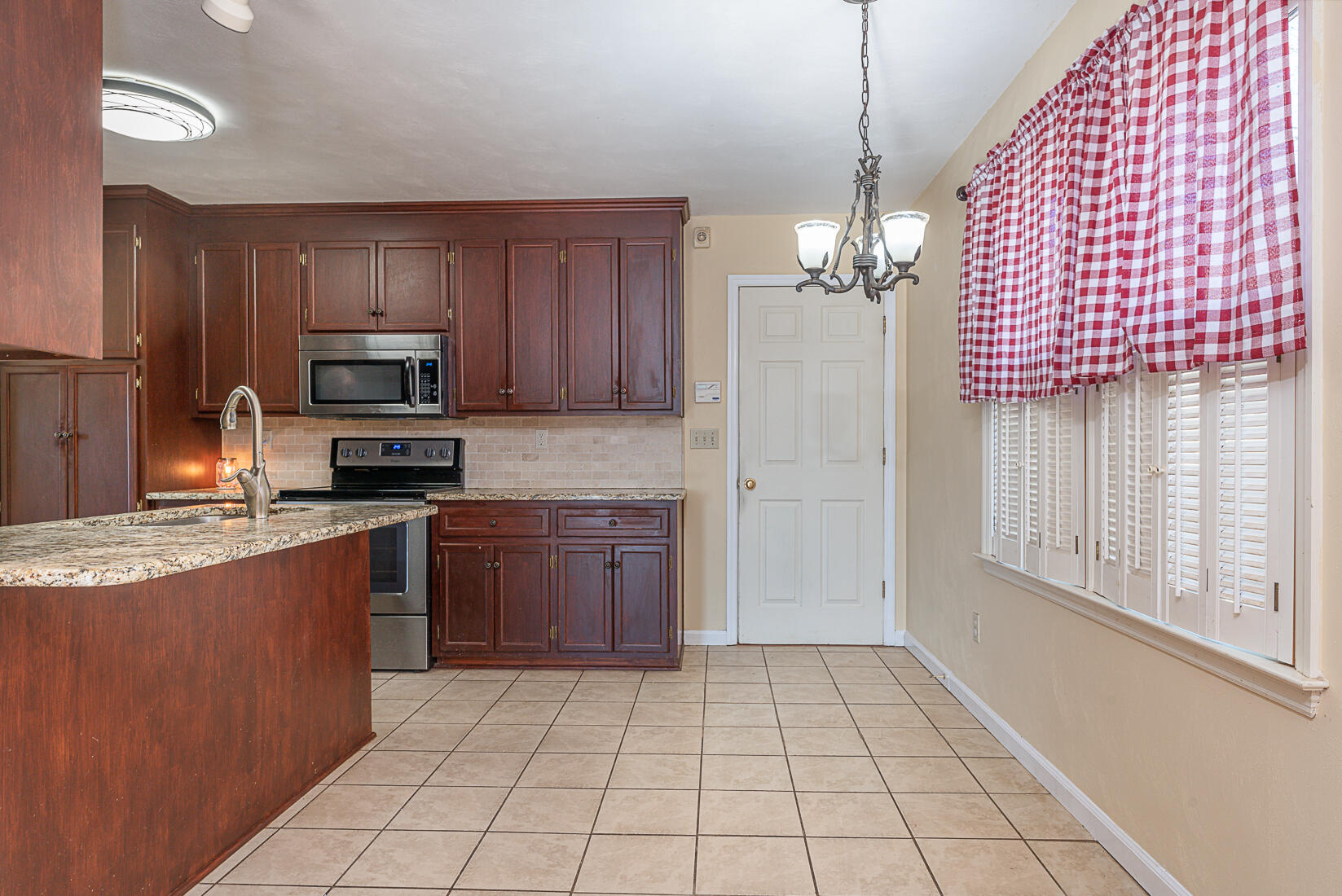 3490 Saunders Road Vinton, VA 24179 - Photo 17 of 60 a kitchen with stainless steel appliances granite countertop a refrigerator a stove a sink and dishwasher