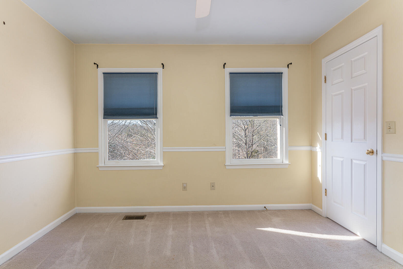 3490 Saunders Road Vinton, VA 24179 - Photo 33 of 60 an empty room with windows and closet