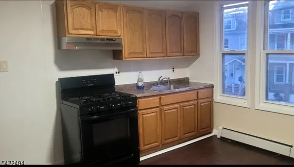 $1,800 | 517 East 18th Street, Paterson, NJ 07514