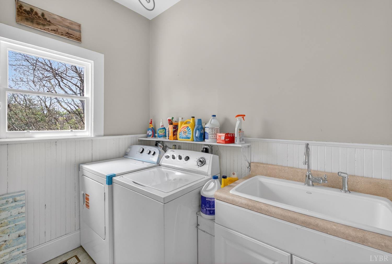 1007 Court Street Lynchburg, VA 24504 - Photo 12 of 90 a utility room with dryer and washer