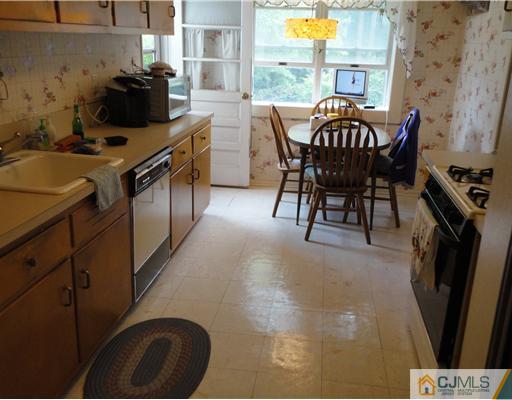 6 Barrie Road East Brunswick, NJ 08816 - Photo 5 of 11 Gallery Image 5