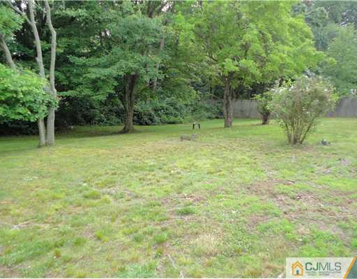 6 Barrie Road East Brunswick, NJ 08816 - Photo 9 of 11 Gallery Image 9