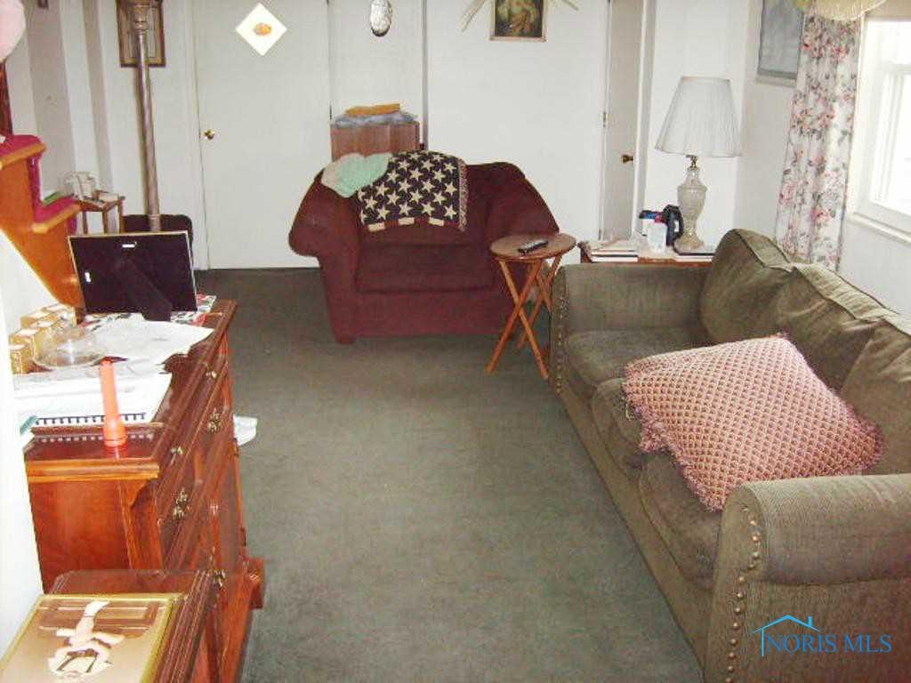 2316 West Alexis Road Toledo, OH 43613 - Photo 2 of 20 Living Room.