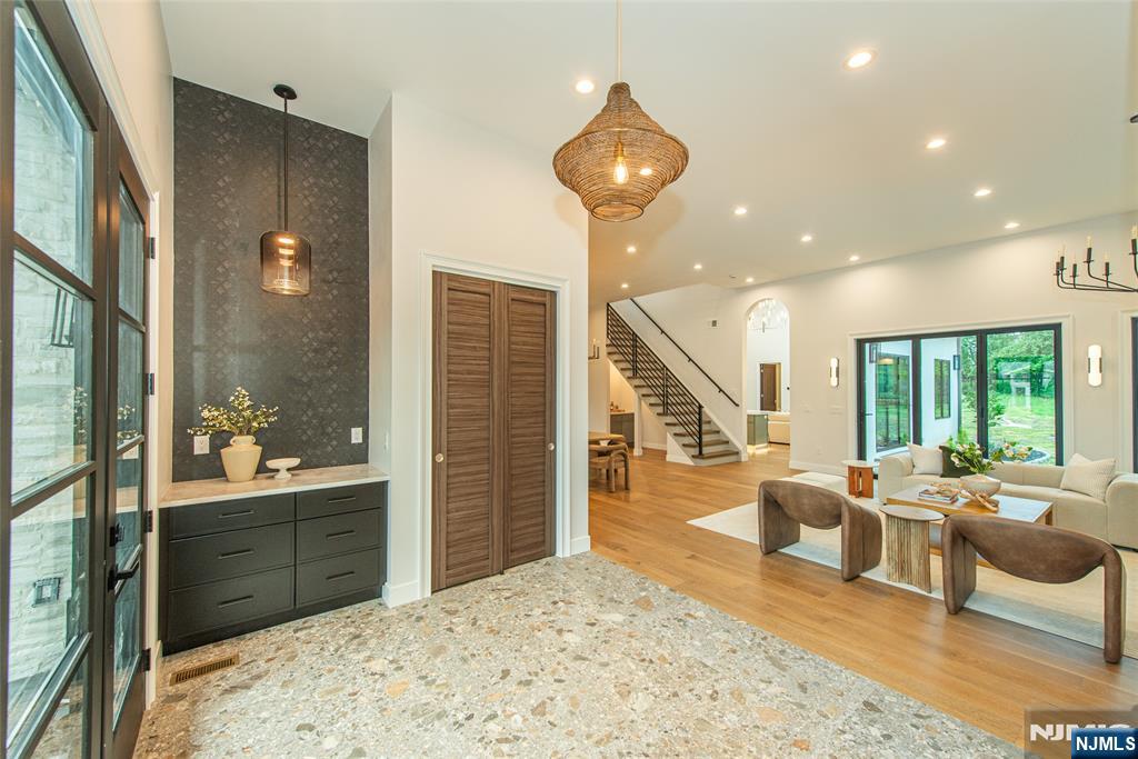 98 Haddenfield Road Clifton, NJ 07013 - Photo 3 of 50