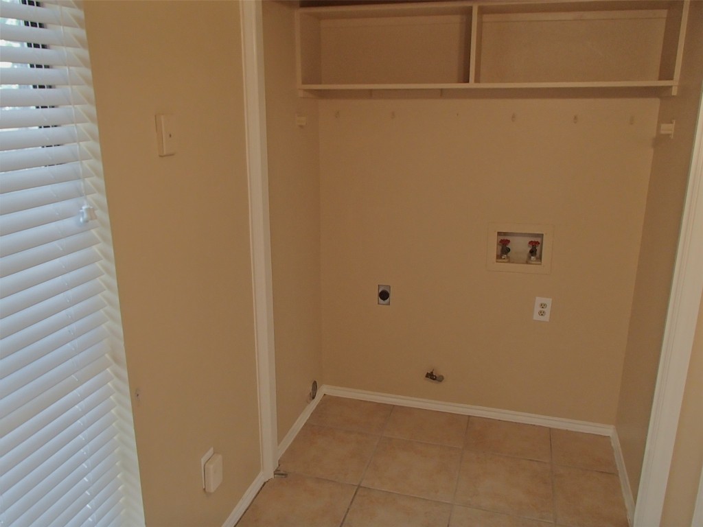 617 Luther Drive, Unit B Georgetown, TX 78628 - Photo 11 of 13 a view of room