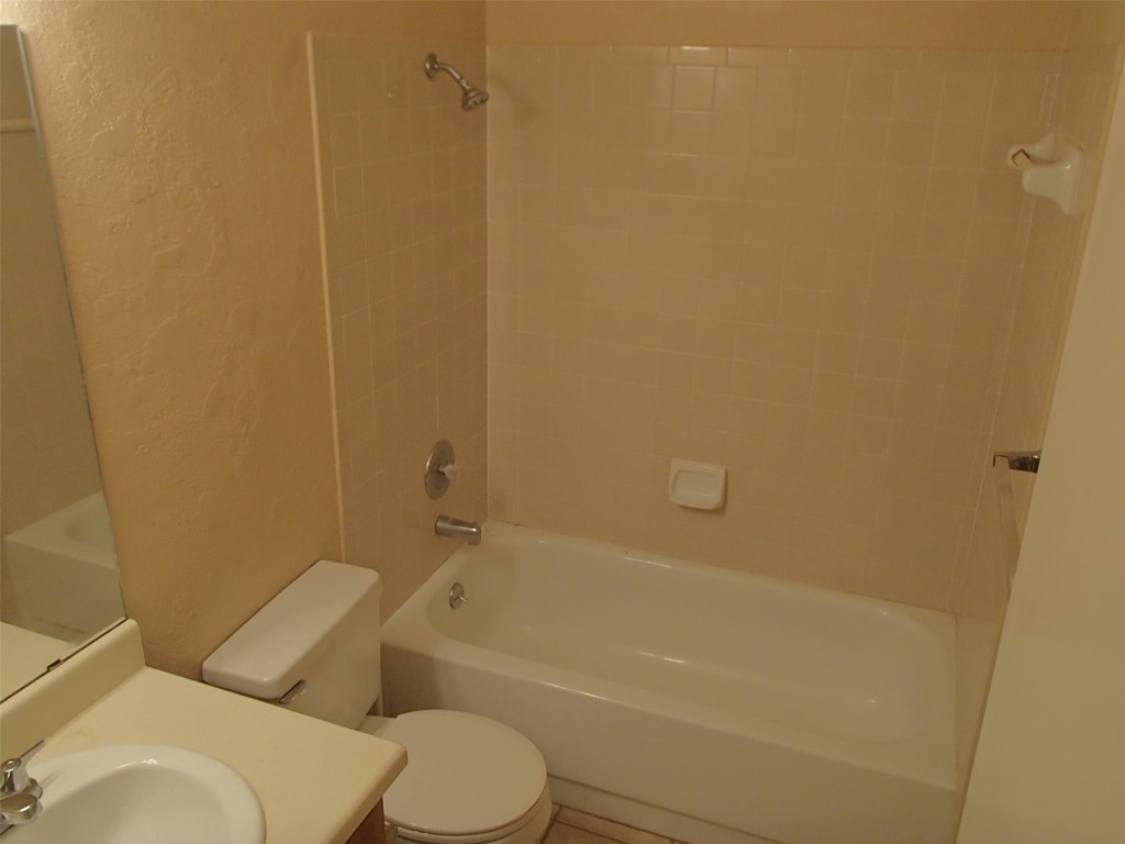 617 Luther Drive, Unit B Georgetown, TX 78628 - Photo 8 of 13 a bathroom with a toilet and a bath tub