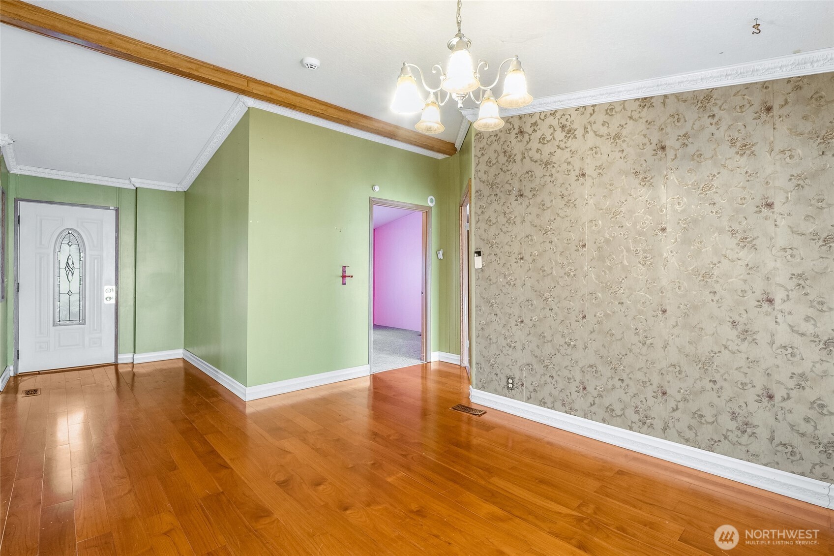 8674 Vince Road Northeast Moses Lake, WA 98837 - Photo 19 of 39 a view of a livingroom with wooden floor