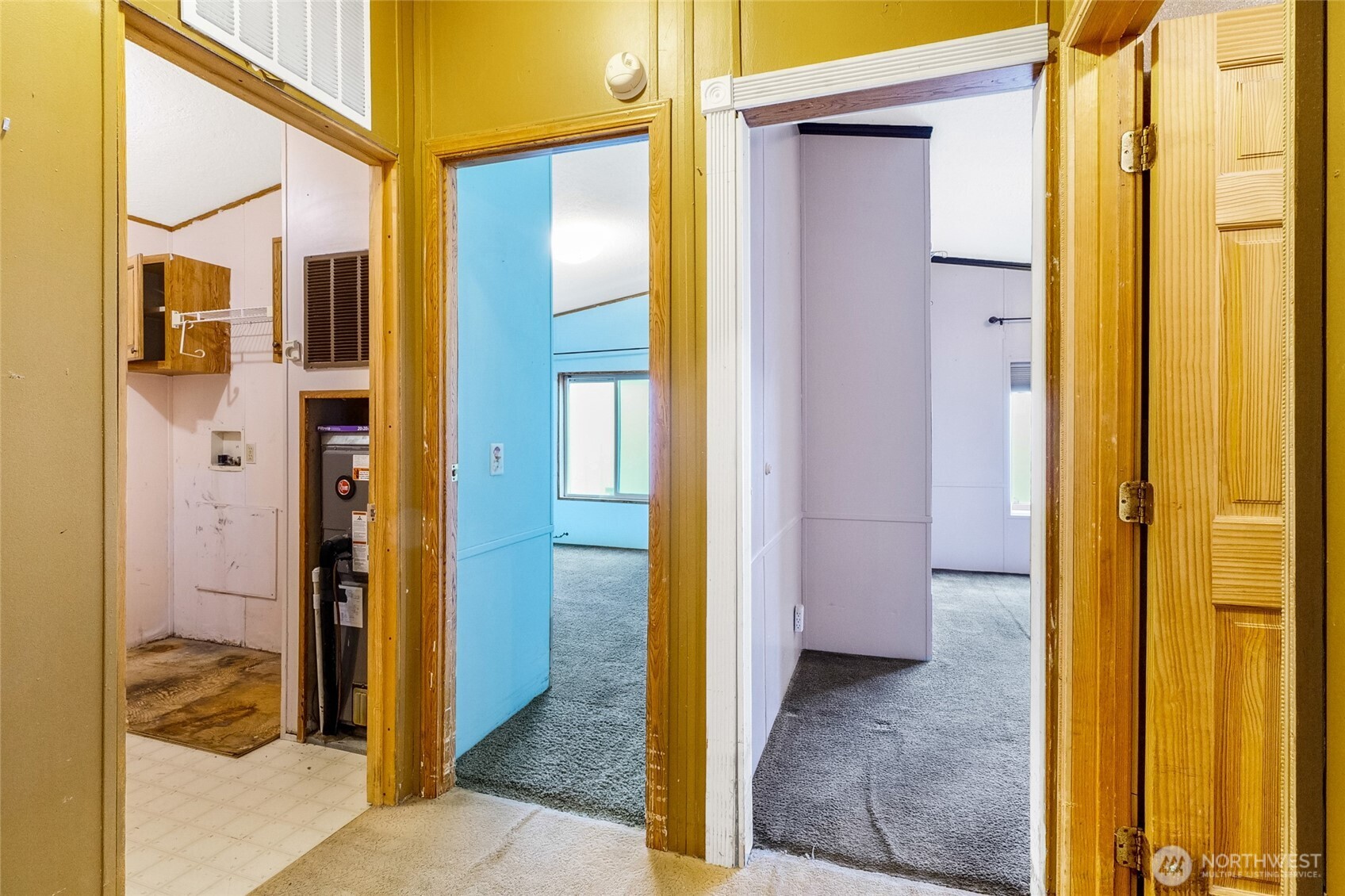 8674 Vince Road Northeast Moses Lake, WA 98837 - Photo 26 of 39 a view of a bathroom with a glass door