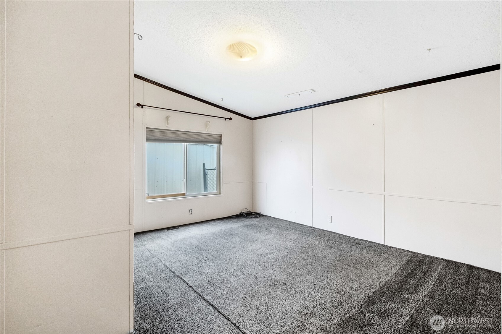 8674 Vince Road Northeast Moses Lake, WA 98837 - Photo 27 of 39 a view of an empty room with a window