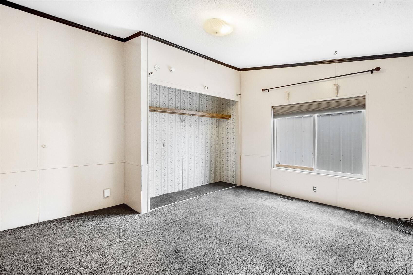 8674 Vince Road Northeast Moses Lake, WA 98837 - Photo 28 of 39 a view of an empty room with a window