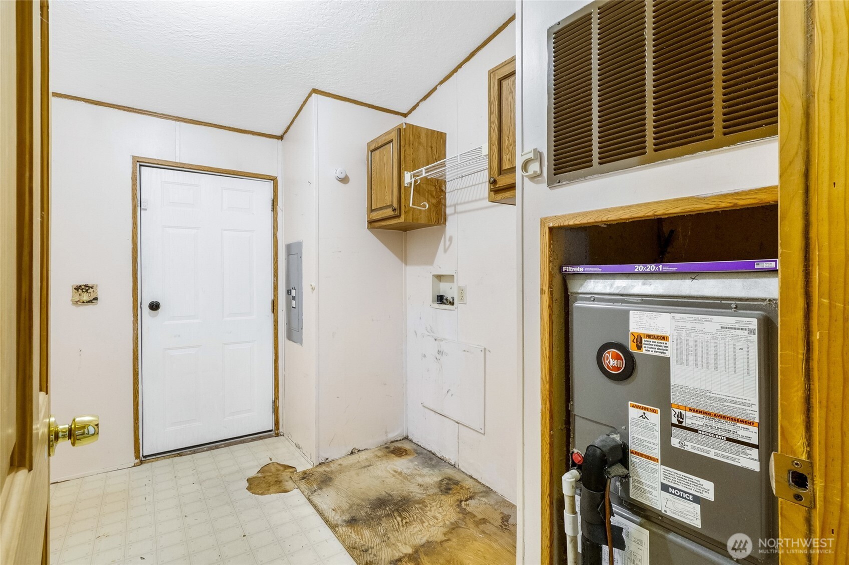 8674 Vince Road Northeast Moses Lake, WA 98837 - Photo 32 of 39 a view of a entryway door of the house
