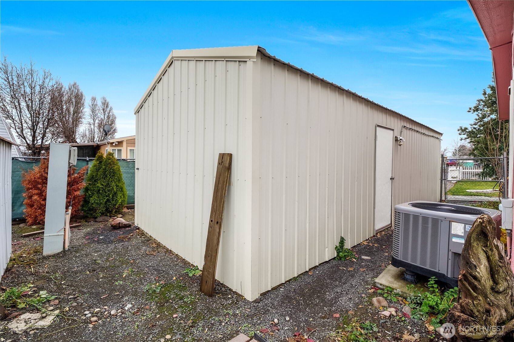 8674 Vince Road Northeast Moses Lake, WA 98837 - Photo 35 of 39 a view of backyard with tub and trees