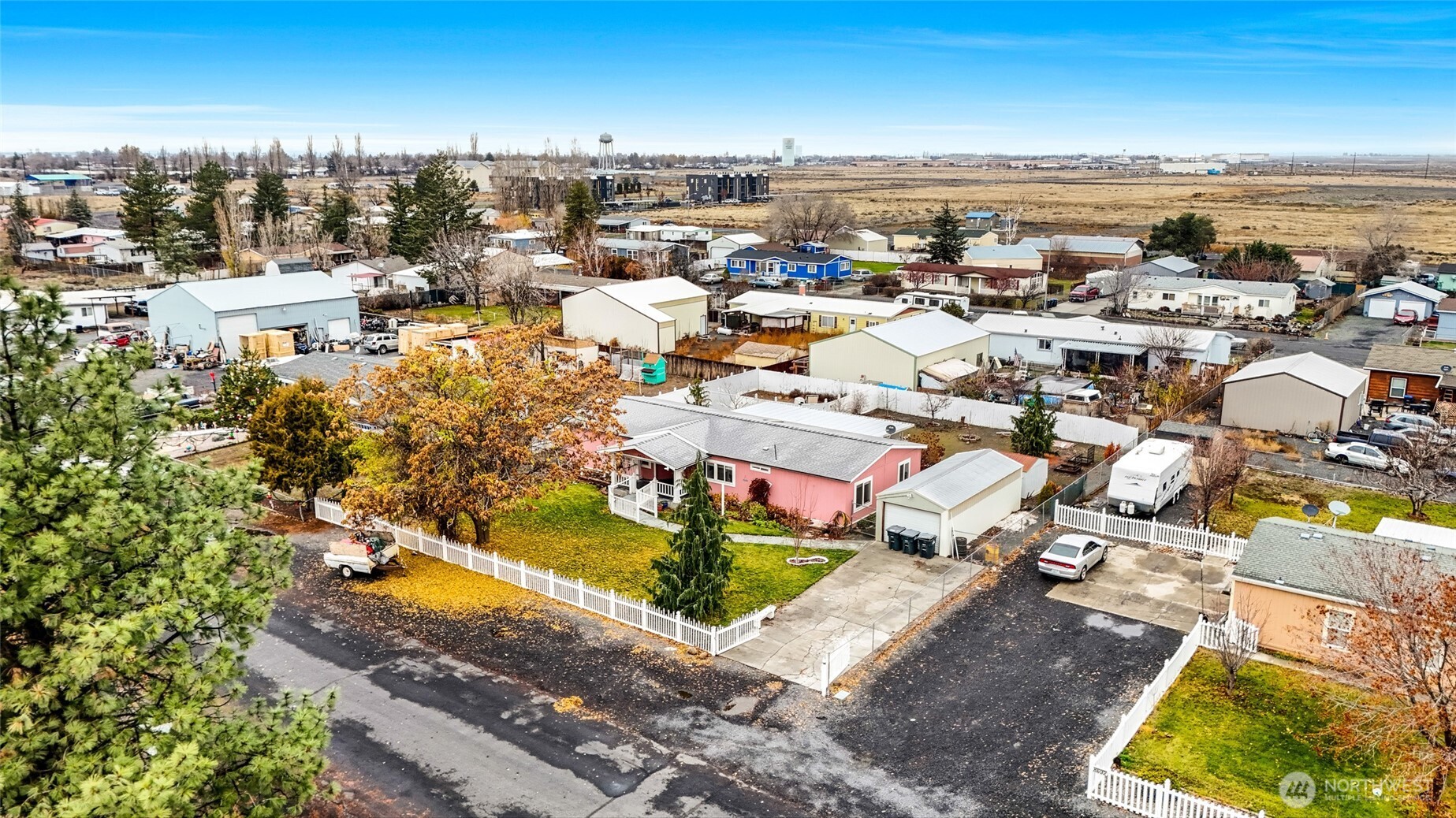 8674 Vince Road Northeast Moses Lake, WA 98837 - Photo 7 of 39 a view of a city