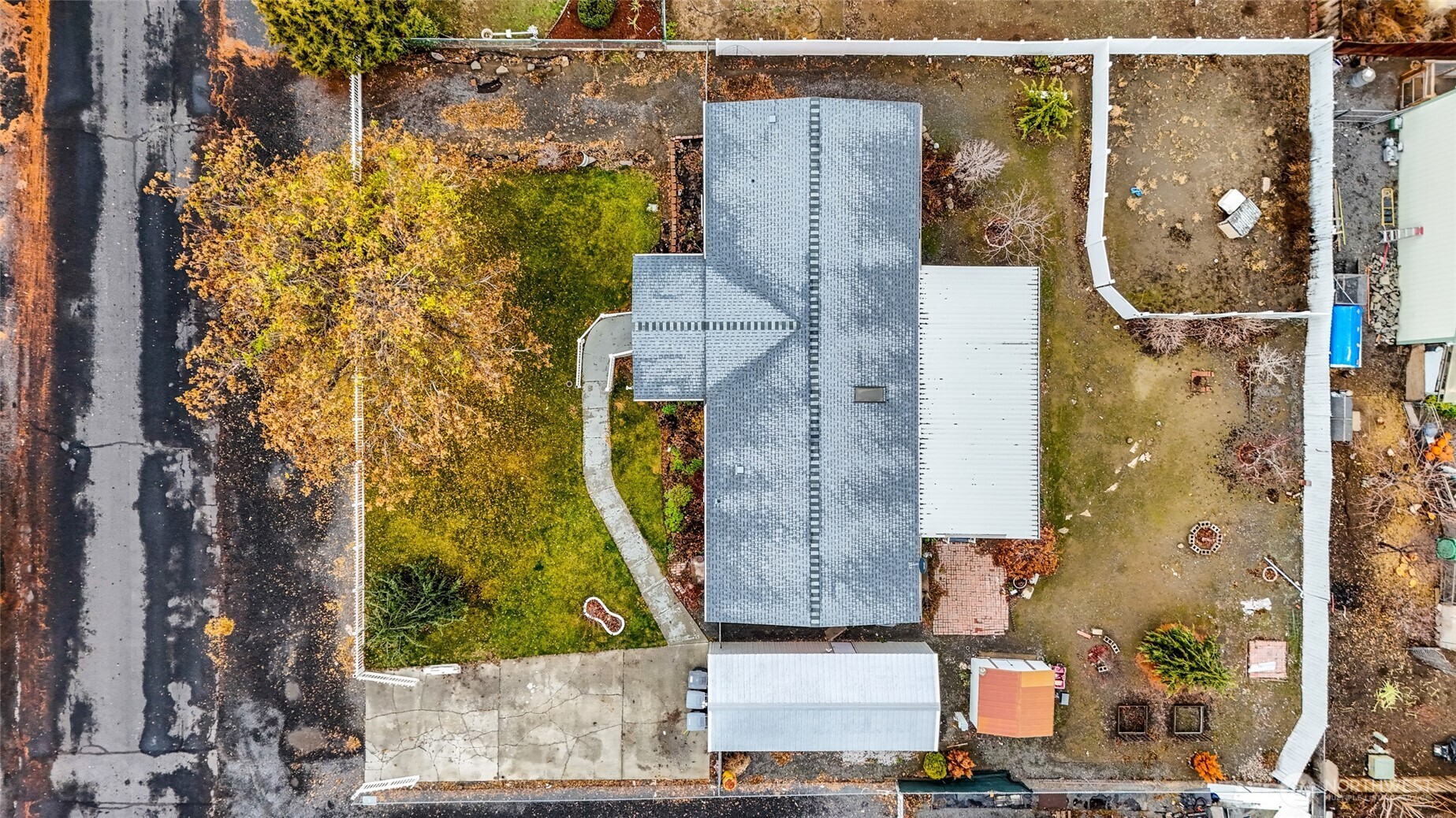 8674 Vince Road Northeast Moses Lake, WA 98837 - Photo 8 of 39 aerial view of a house