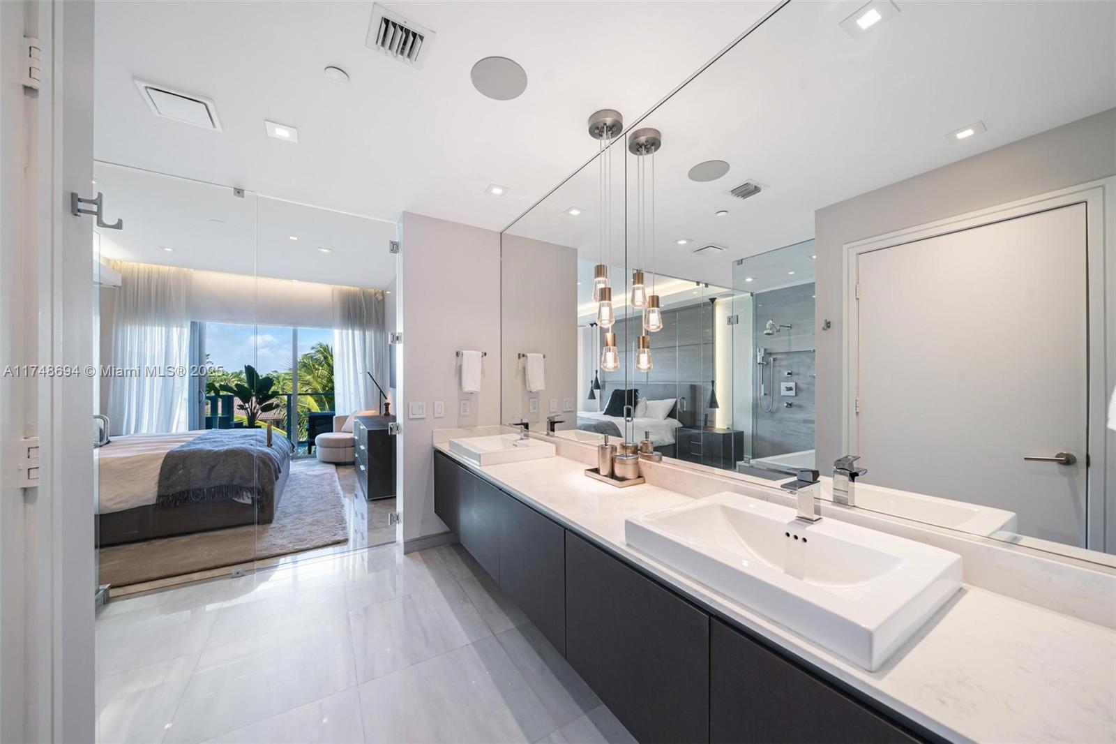 1201 20th Street, Unit PH02 Miami Beach, FL 33139 - Photo 17 of 39 primary bath